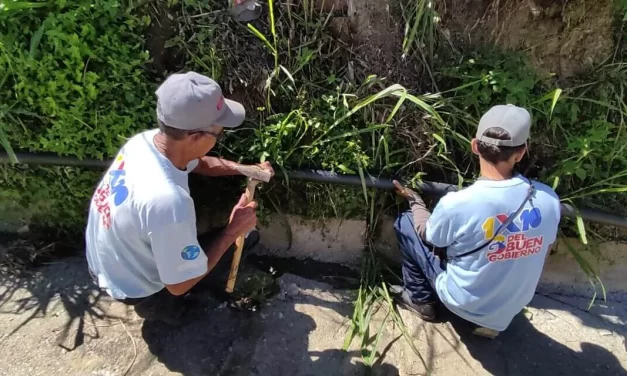 600 familias se benefician por sustitución de tubería en El Junquito